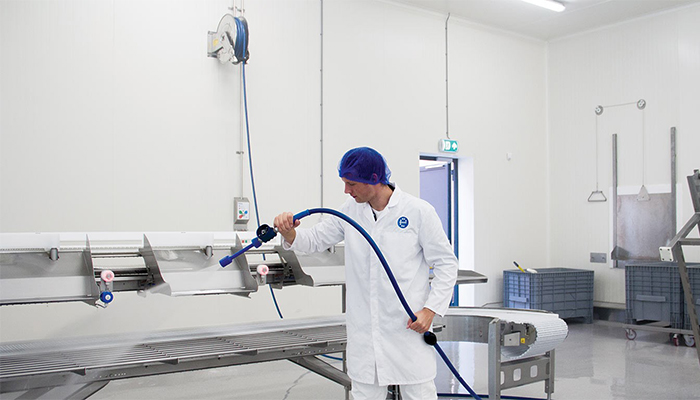 thiết bị bơm tạo áp lực nước