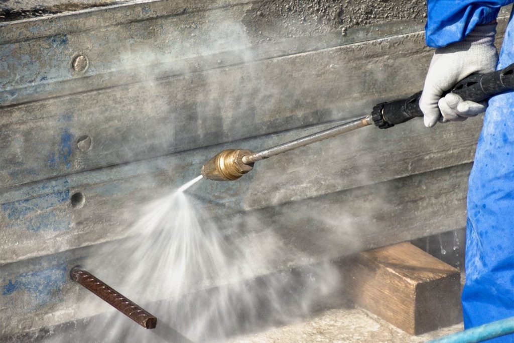 foam cleaning - vệ sinh khuôn bằng máy phun nước áp lực